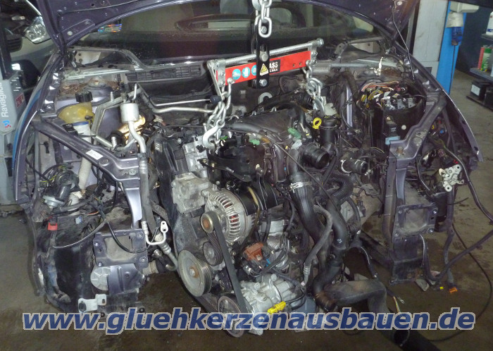 Abgerissene Glhkerzen ausbauen aus
                      Citroen C4 2.0 HDi