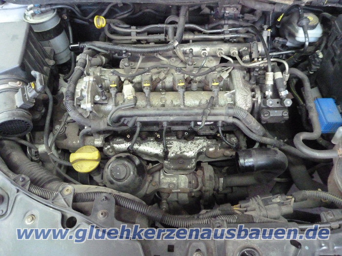 Abgerissene Glhkerze ausbauen aus
                          Opel Corsa mit 1.3 16V Motor