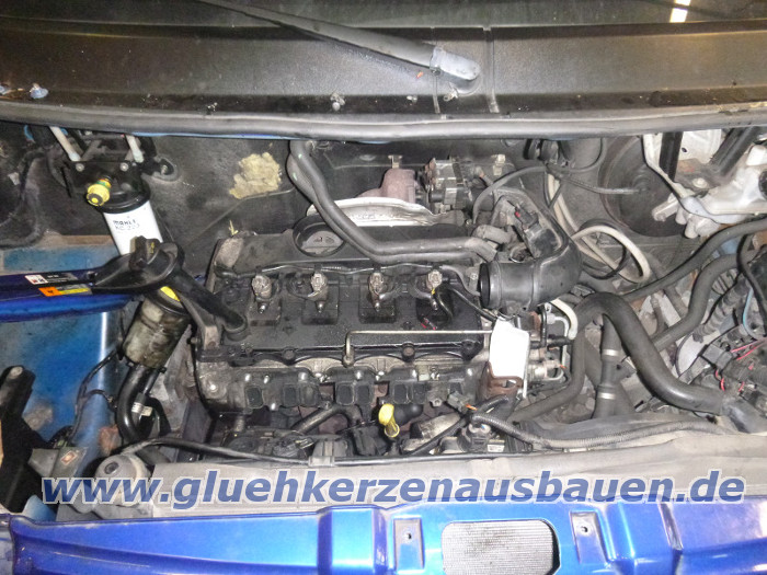 Abgerissene Glhkerze ausbauen aus Ford
                      Transit mit 2.2 TDCi Motor