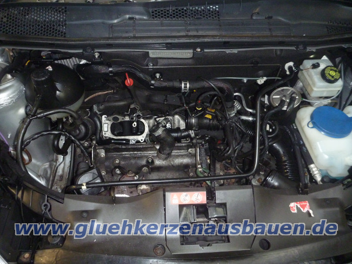 Abgerissene Glhkerze ausbauen aus
                        Mercedes W245 mit 2.0 Motor