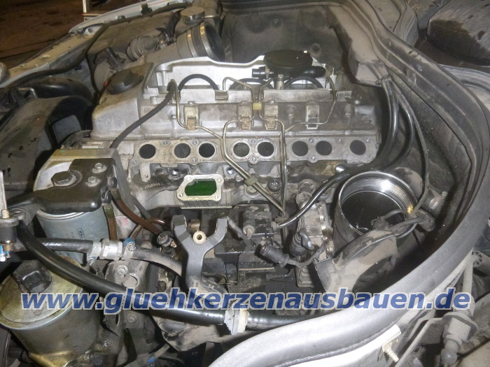 Abgerissene Glhkerze
                        ausbauen aus Mercedes W202 mit 2.2 Motor