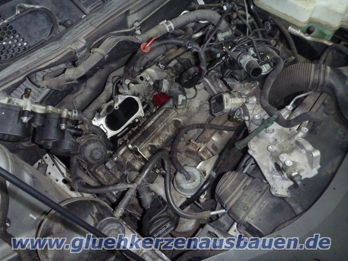 Abgerissene Glhkerze ausbauen aus
                        Mercedes W245 mit 2.0 Motor