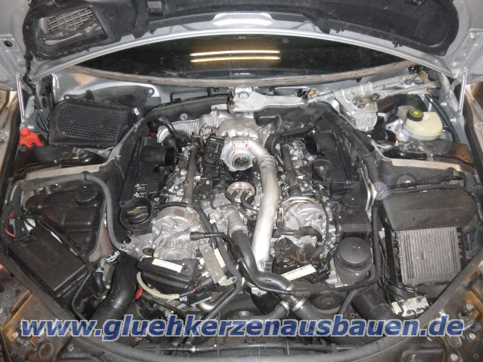 Abgerissene
                          Glhkerzen ausbauen aus Mercedes W251 mit V6
                          Motor